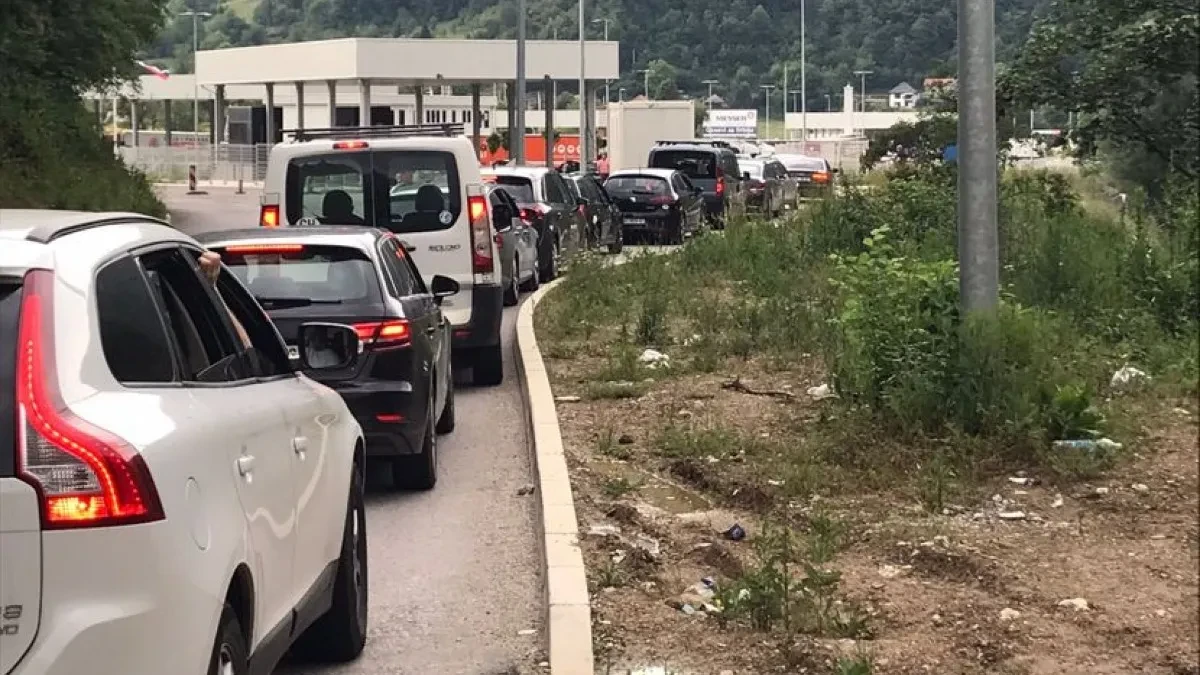 Vozači zarobljeni u kolonama čak četiri sata: Haos na izlazu iz Srbije!