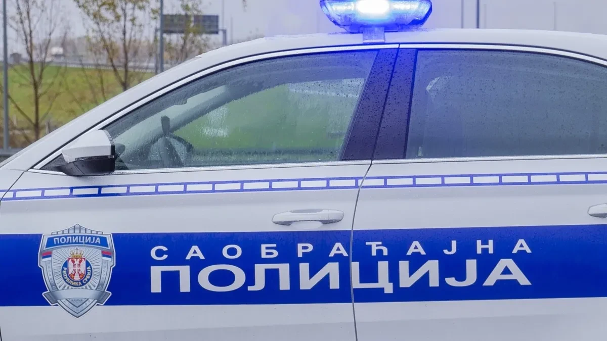 Žestok sudar u Lukovu: Slupala se dva automobila i dva šlepera, tragovi krvi po putu