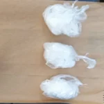 Akcija SBPOK u Inđiji! Pali osumnjičeni dileri, kod njih pronađeni kokain, velika količina novca i oprema za merenje droge