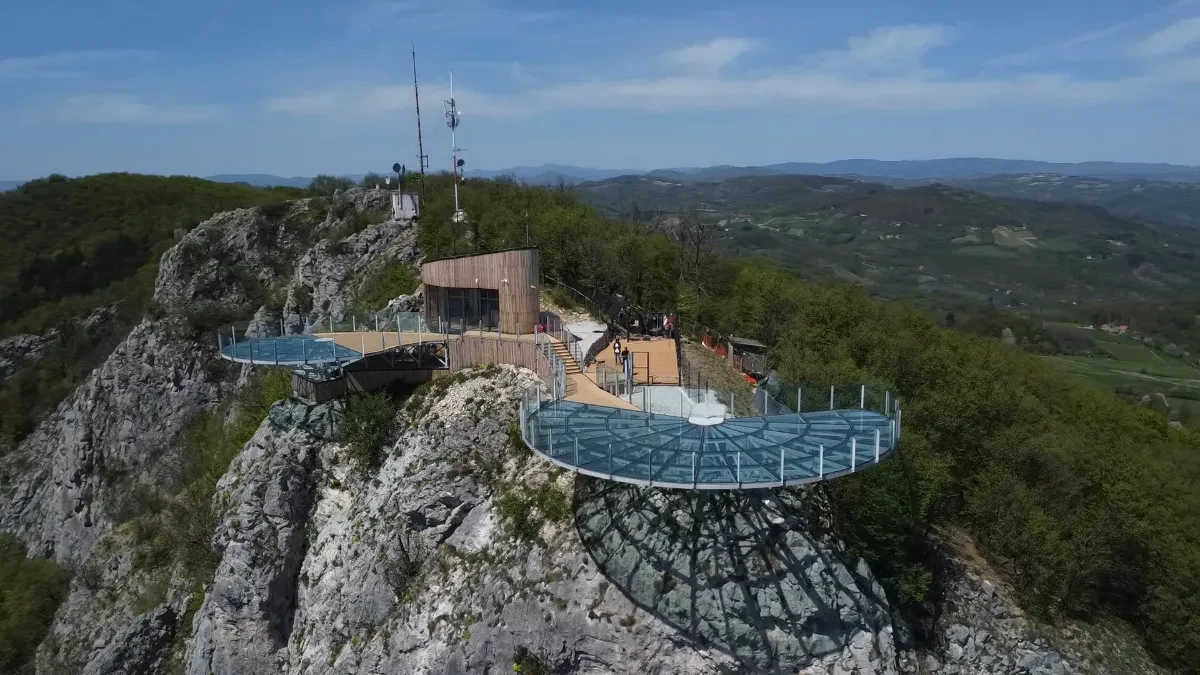 Besplatan ulaz danas i sutra na stakleni vidikovac na Kablaru! Ova cena važi od subote