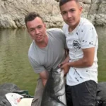 Borba je trajala skoro sat vremena! Otac i sin ulovili gorostasa od 45 kila na Sjeničkom jezeru (FOTO)