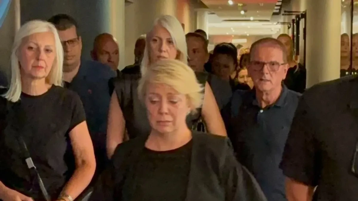 Ćerke Andrije Bajića stigle na komemoraciju: Prošle pored Male Cane, a sa njima i sinovi utučeni od bola (FOTO)