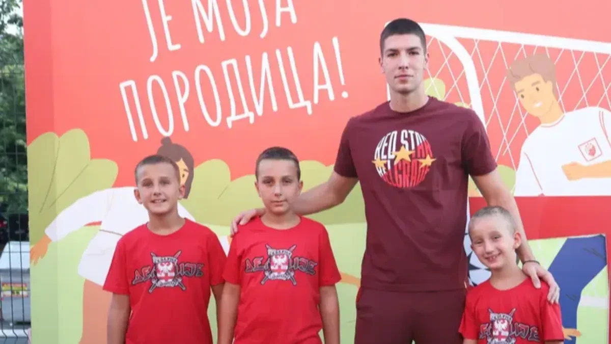 Crveno-beli obradovali mališane: Specijalna fan zona za najmlađe navijače Zvezde protiv Vojvodine