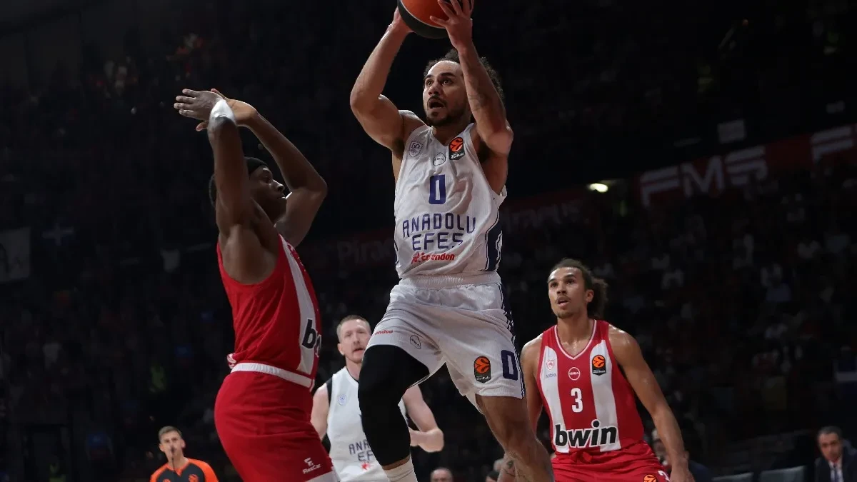 Doneo nezapamćenu odluku: Larkin platio da napusti Efes i pređe u Fenerbahče