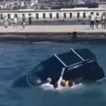 Drama na Jadranu! Autom uleteo u more, snimljen herojski potez vojnika (VIDEO)