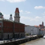 Fasada od razbijenih tanjira, čaša i stakla postala je svetska atrakcija (FOTO)