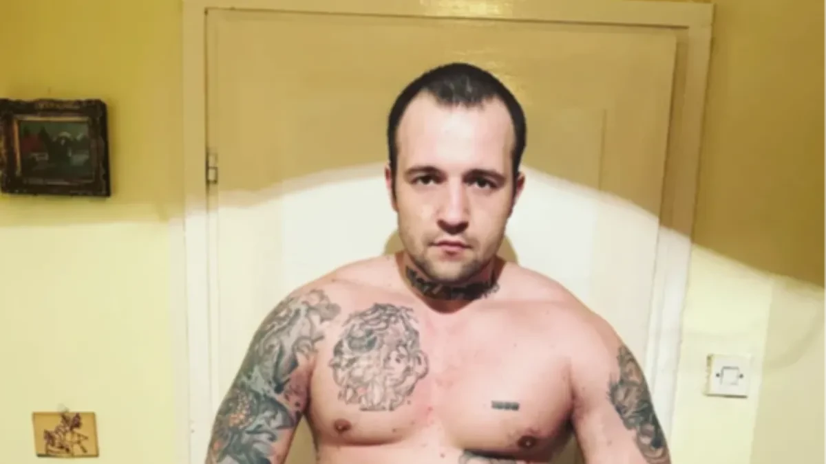 Influenser koji se tukao nasred ulice tražen nakon ubistva Nore! Mučio devojku i sve snimao