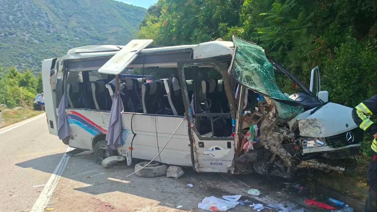 Jezive fotografije s mesta tragedije kod Nikšića: Kombi potpuno uništen, Srbi nastradali