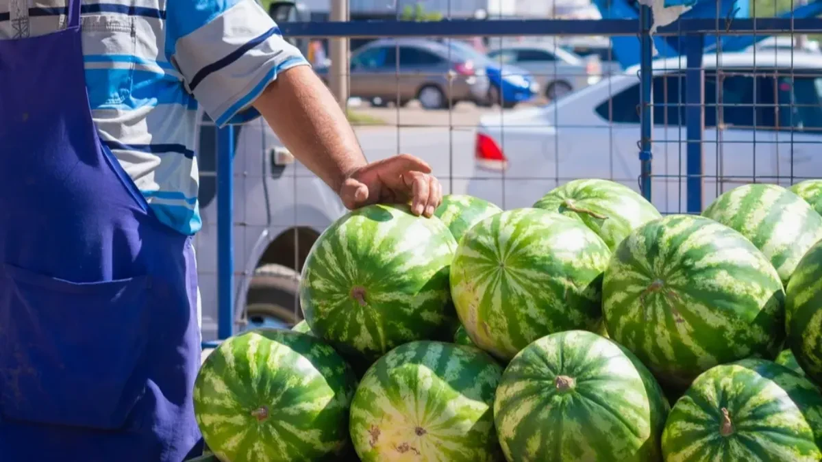 Kako prepoznati najslađu lubenicu? Prodavac ovog voća otkriva sjajan trik da uvek potrefite