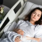 Kosi i mlađe od 50 godina: Ova 4 simptoma raka debelog creva svi zanemaruju!
