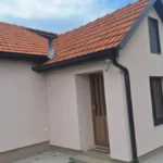 Kuća od 143 kvadrata na velikom placu za 50.000 evra! Odmah je useljiva i ful skockana