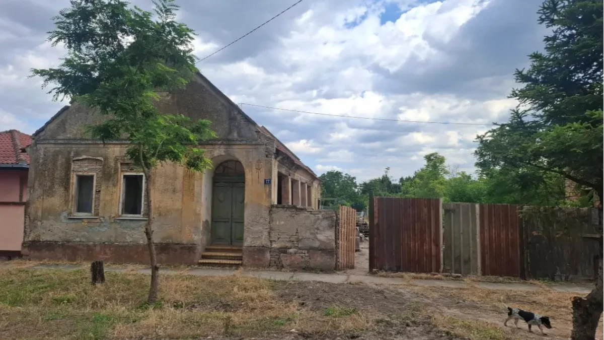 Kuća za 11.750 evra, može i manje, ili zamena za kombi! Ima veliku baštu i mnogo voća