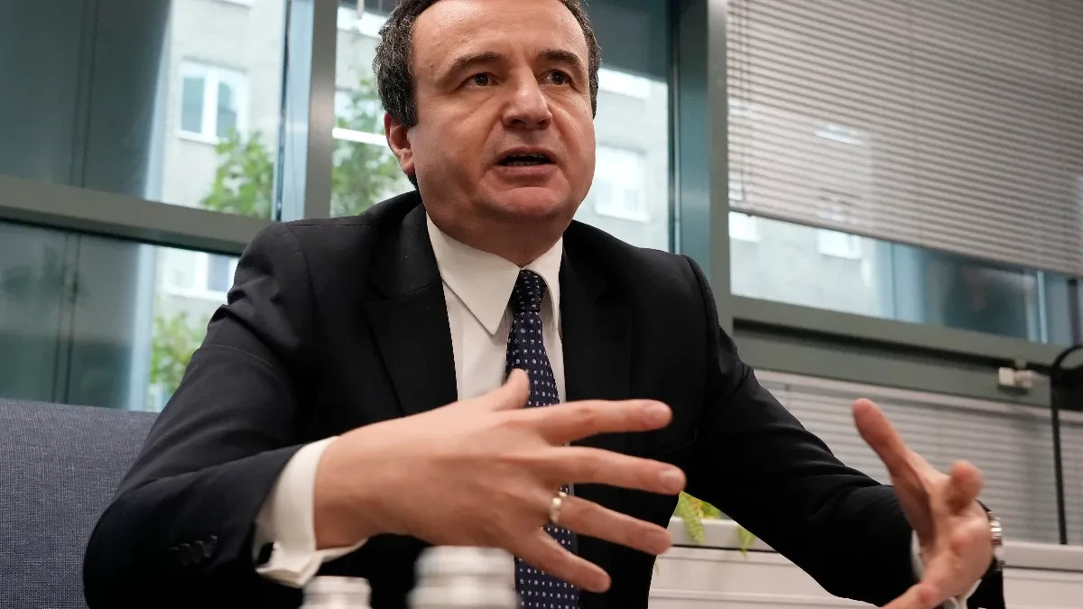 Kurti poslao naoružane teroriste u crkvu! Pretrasali Srbe na ulazu u portu, odmeravali slavski kolač!