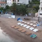 Ljudi gledaju i ne veruju! Doneo stvar iz dnevne sobe da rezerviše mesto na plaži (VIDEO)