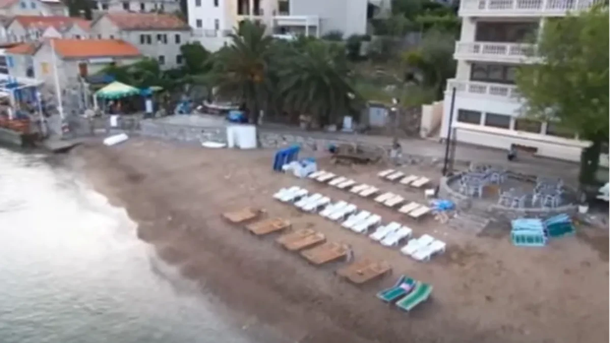 Ljudi gledaju i ne veruju! Doneo stvar iz dnevne sobe da rezerviše mesto na plaži (VIDEO)