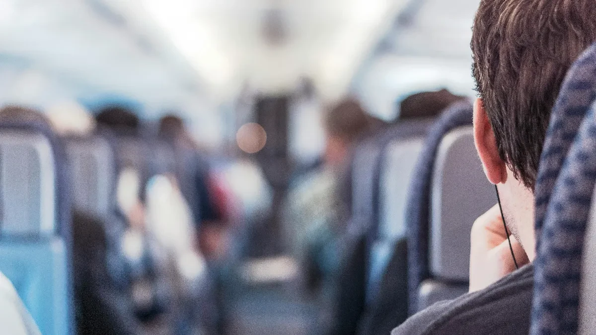 Ma da li je ovo moguće?! Muškarac tokom noći ušao u prazan avion, ono što je potom uradio će vas frapirati