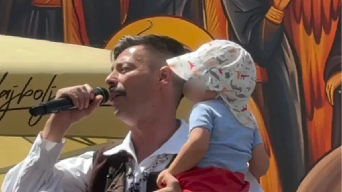 Milan Vasić sa sinom na koncertu u Prizrenu! Naslednika izveo na scenu: