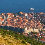 Misteriozan zvuk sa balkona u Hrvatskoj zbunio turistkinju, a odgovori u komentarima nasmejali region