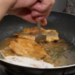 Ne bacajte pare na novi, jednostavno sve radite pogrešno: Kuvar objasnio kako da vam se hrana ne lepi za tiganj kada je pržite