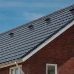 Novi "nevidljivi" krov pravi besplatnu struju - ne liči na solarne panele, a računi mogu drastično da padnu