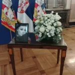 Održana komemoracija Oliveri Katarini: Ovaj političar je držao govor, a evo ko je samo došao da izjavi saučešće sinu Manetu