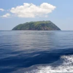 Ostrvo na vrhu vulkana - samo 170 ljudi živi u ovom japanskom raju do kog se stiže helikopterom