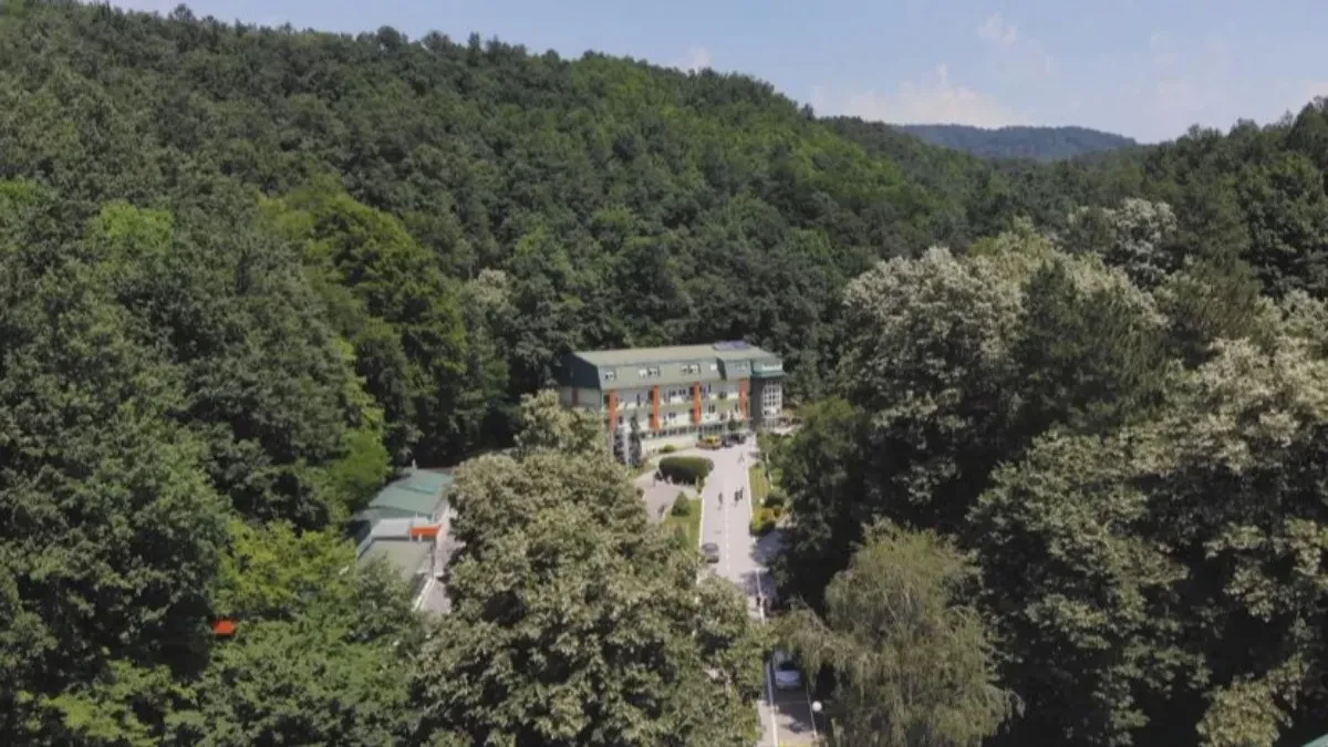 Ova lekovita voda je spas: Prvi inkluzivni kamp za osobe sa cerebralnom i dečjom paralizom organizovan u Atomskoj Banji Gornja Trepča