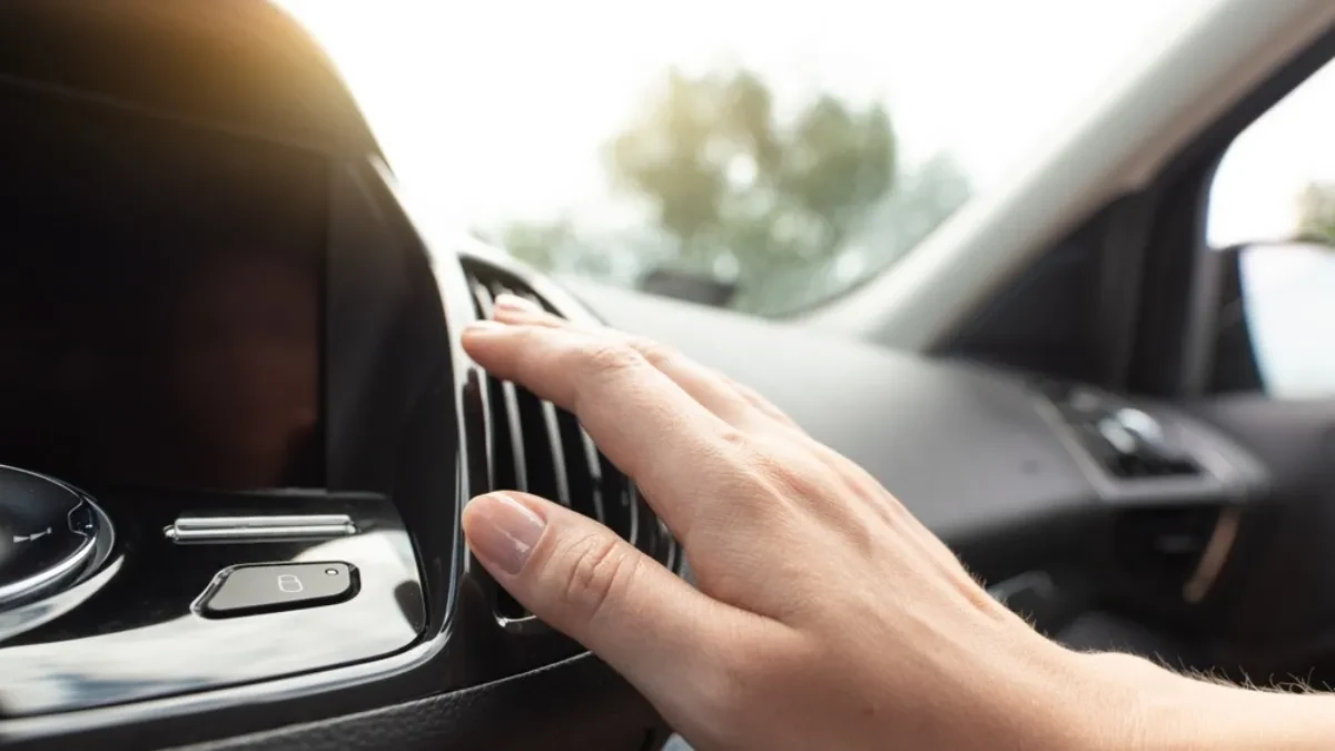 Ovo dugme na kontrolnoj tabli leti vredi zlata - auto se hladi mnogo brže, a troši manje goriva
