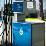 Počeo haos na pumpama zbog raketiranja tankera: Cene nafte divljaju nakon napada u Ormuskom moreuzu
