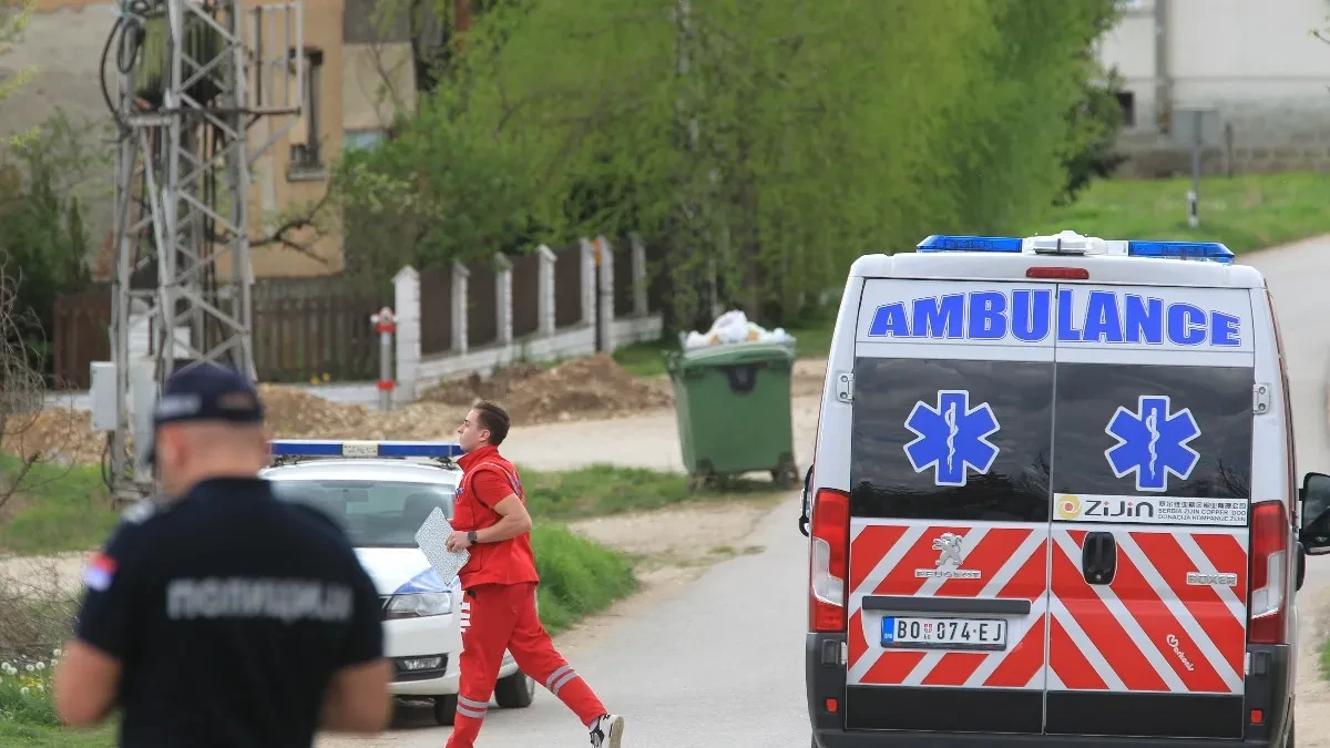 Pokušao da uđe u stan preko terase, pa pao sa balkona! Muškarac teško povređen u Rakovici