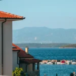 Polomili televizor, tražili povraćaj novca i ostavili lošu ocenu - gazdarica otkrila šta sve trpe iznajmljivači