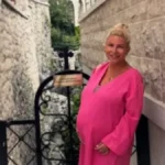 Prva izjava Dee Đurđević nakon porođaja! Ponosna mama se smejala dok je ulazila u salu: