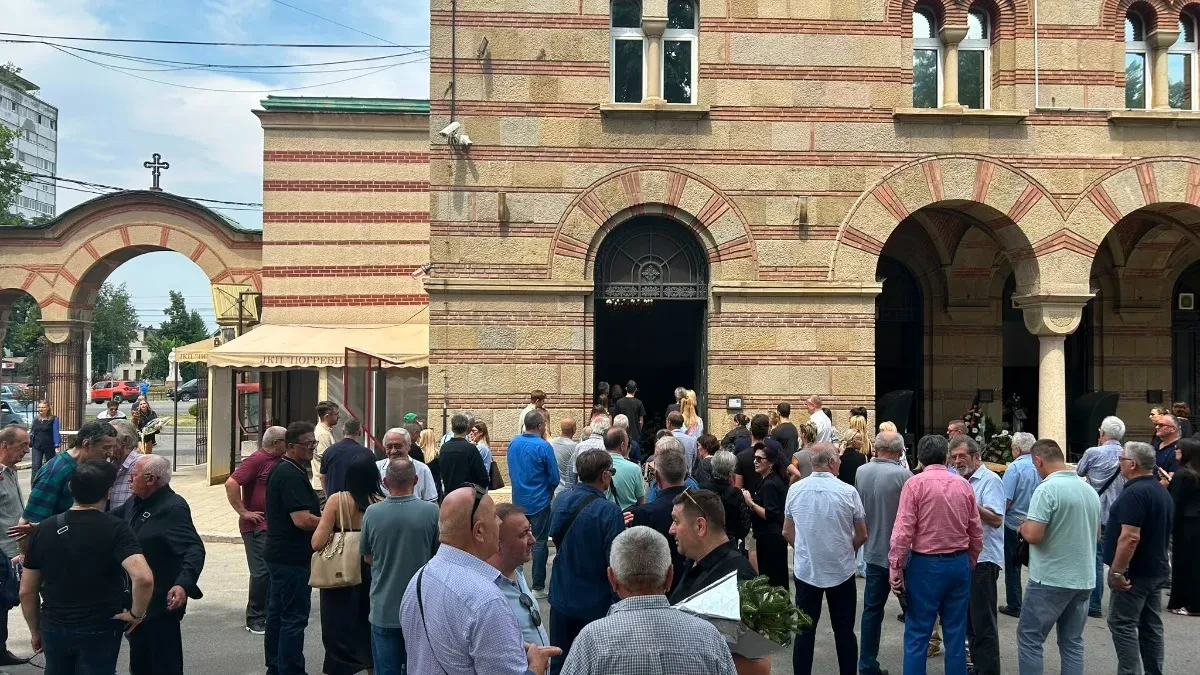 Sahrana Andrije Bajića okupila estradu: Među prvima stigao Era Ojdanić i Mirko Kodić