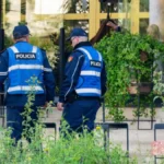 Snimljeni poslednji trenuci monstruma: Ubio bivšeg tasta i taštu, ćerku im držao kao taoca pa se ubio u kolima (VIDEO)