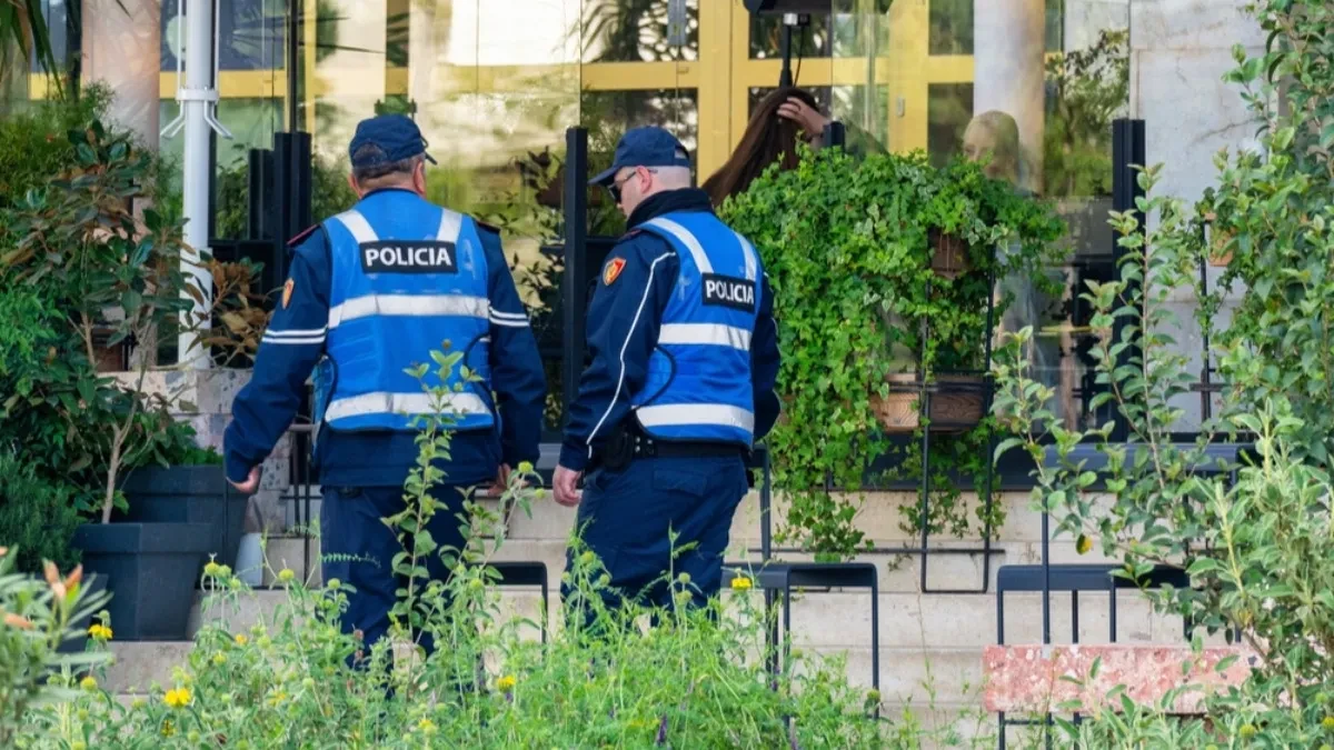 Snimljeni poslednji trenuci monstruma: Ubio bivšeg tasta i taštu, ćerku im držao kao taoca pa se ubio u kolima (VIDEO)