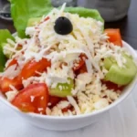 Šopska salata nikad ne uspeva kod kuće? Evo zašto je u kafani potpuno drugačija