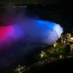 Spektakl u čast srpskog genija! Nijagarini vodopadi zasijali za Teslu, hiljade ljudi na velikoj proslavi (FOTO/VIDEO)