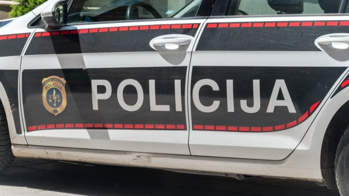 Teška saobraćajna nesreća kod Lukavca: Jedna osoba poginula, troje povređeno