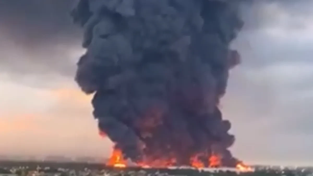 Ukrajinska vojska napustila položaje! Krenulo je razaranje, apokaliptične scene, sve gori (VIDEO)