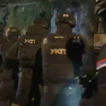 Upali na dve adrese u Rumi i zatekli šok prizor! Zaplenjeni pištolj, 134 metka i marihuana