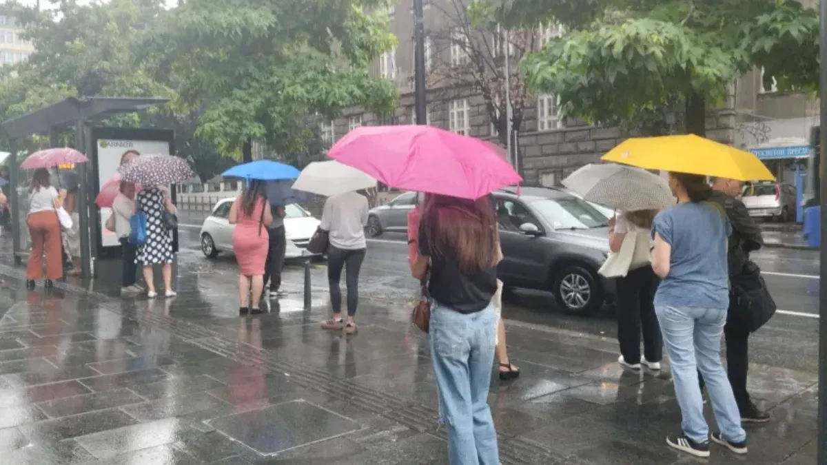 Već grmi i pljušti u ovom delu Srbije! Evo gde nevreme tek stiže