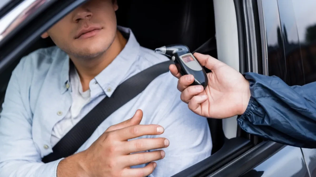 Vozač naduvao 1.7 promila na alkotestu, pa smislio providan izgovor: Policajac nije verovao svojim ušima