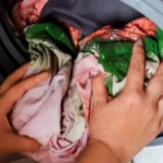 Zaboravili ste veš u mašini preko noći? Evo tačno posle koliko sati počinje da smrdi