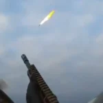 Zapanjujuća borba na frontu u Ukrajini: Otvorio kabinu aviona pa raspalio iz puške! (VIDEO)