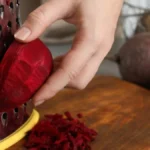 Zašto su sve domaćice počele da premazuju rende uljem? Trik koji niko nije znao, odjednom postao najpopularniji