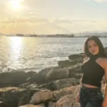 Aleksandra Mladenović zavodljivo pozira na plaži: Rasne obline svi komentarišu (FOTO)