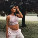 Anita Stanojlović raznežila fotografijom iz lifta: Sin joj ljubi ogroman trudnički stomak (FOTO)