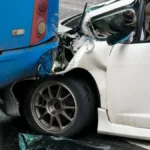 Auto se zakucao u autobus u Kneza Miloša: Stvorila se velika gužva