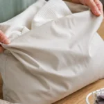 Bacate stare jastučnice? Nemojte! Ovi trikovi mogu da vam uštede novac i reše kućne muke