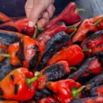 Brdo pečenih paprika oljuštim za 15 minuta! Genijaln trik moje bake štedi vreme